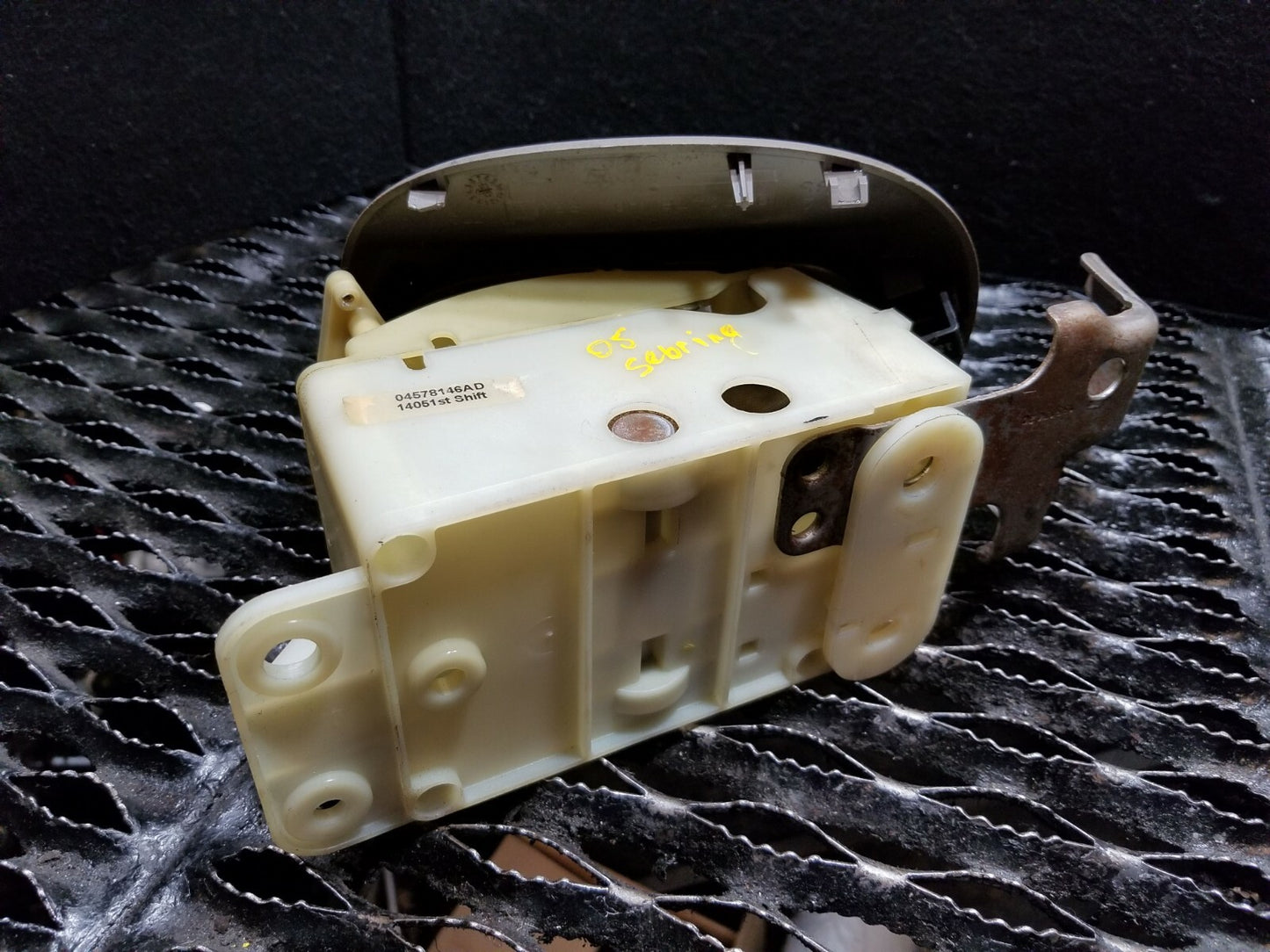 2005 Chrysler Sebring Gear Shifter Lever W/ Boot & Knob OEM