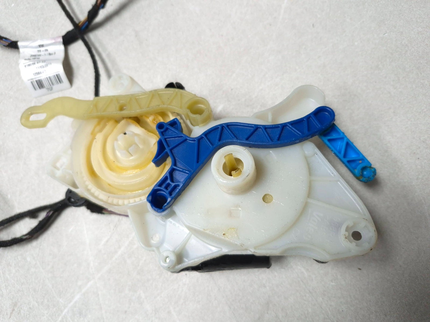 2015 Volkswagen Golf HVAC Flap Motor Door Actuator & Wiring Harness  OEM