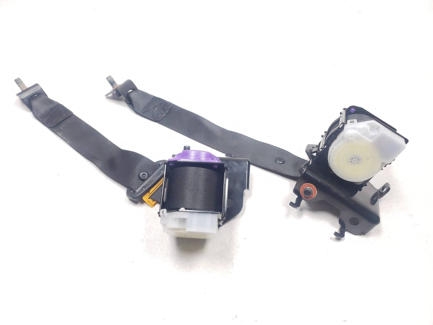 2020 Hyundai Venue Rear Seat Belt 2pcs OEM