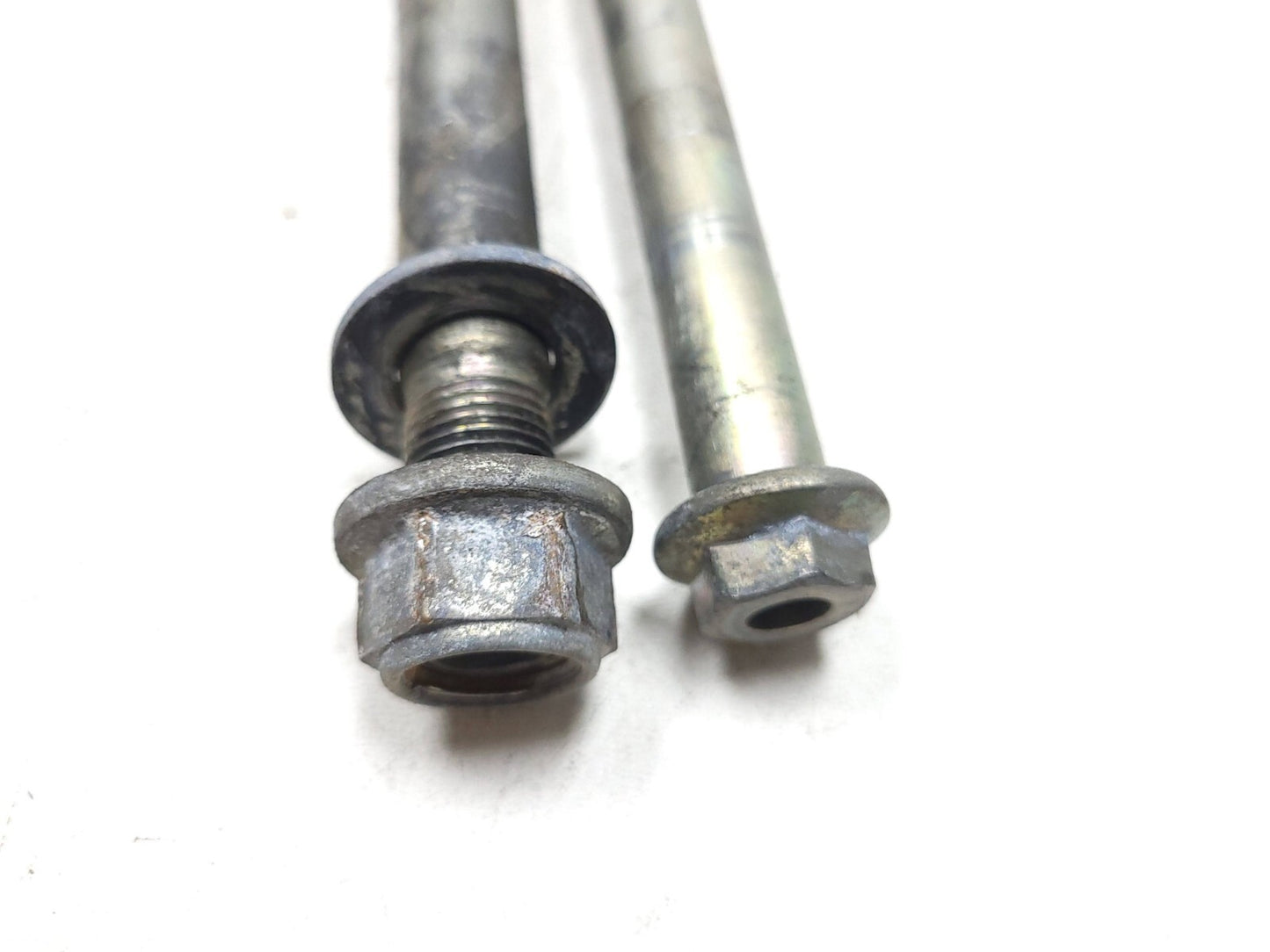 2015 - 2018 Yamaha Yzf-r3 Yzfr3 Rear Axle & Pivot Bolt OEM