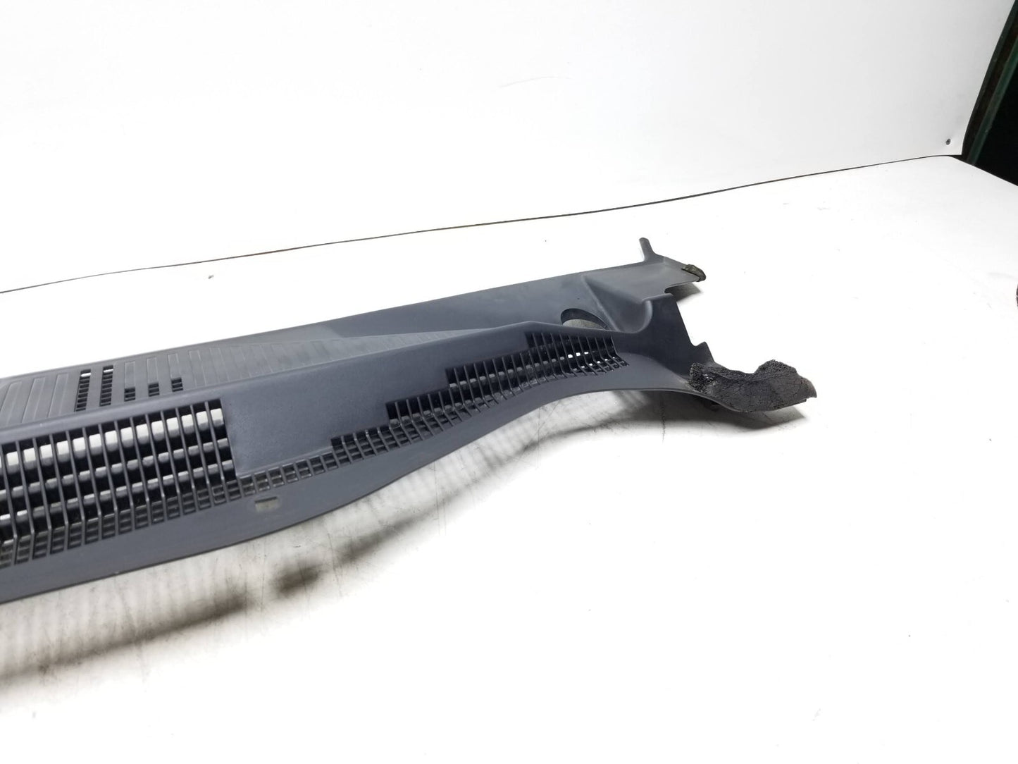 2010 Dodge Caliber Sxt Front Windshield Wiper Cowl Trim OEM