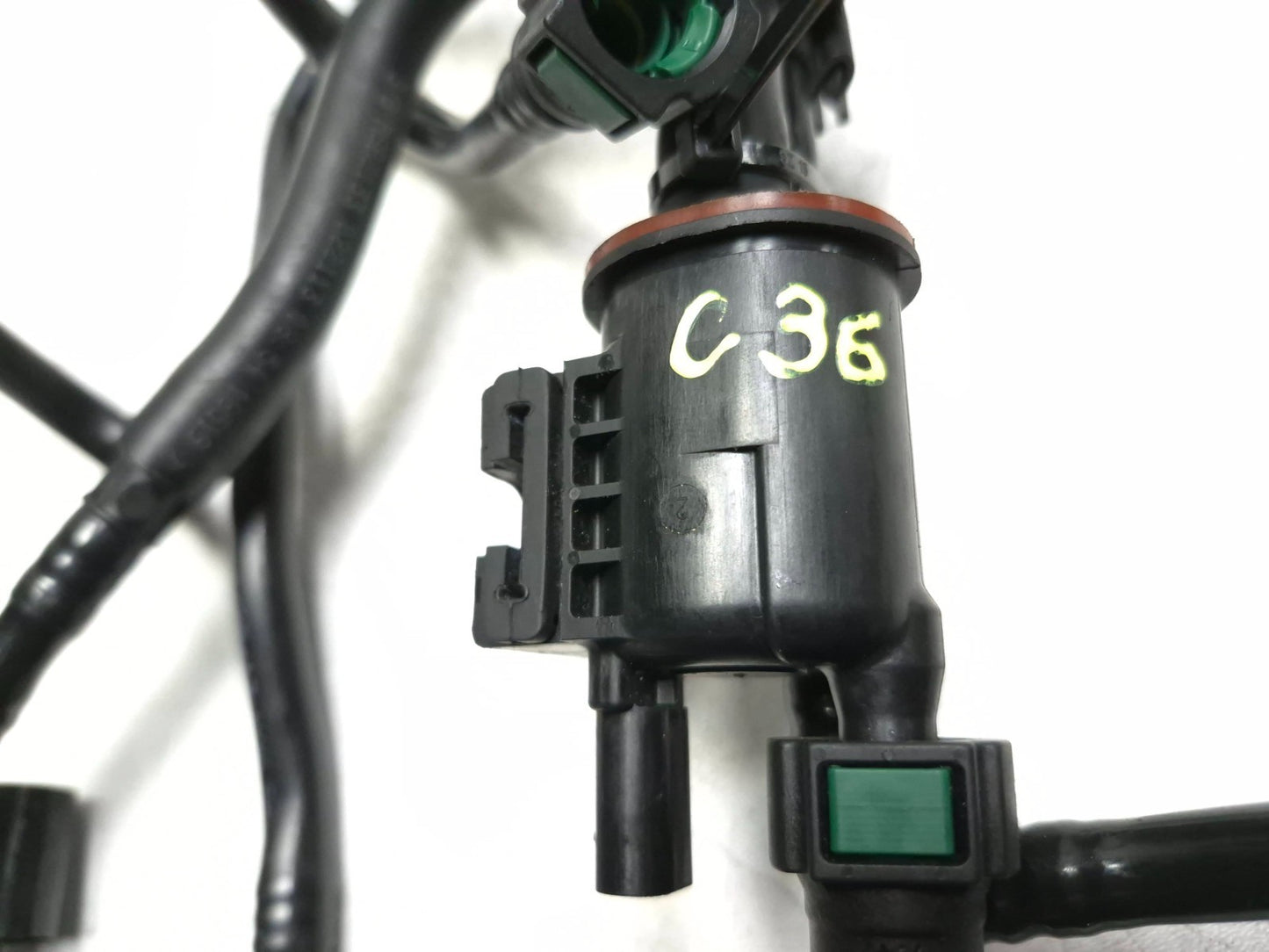 2014 Fiat 500l Engine Emission Purge Control Vacuum Valve W/ Pipe OEM