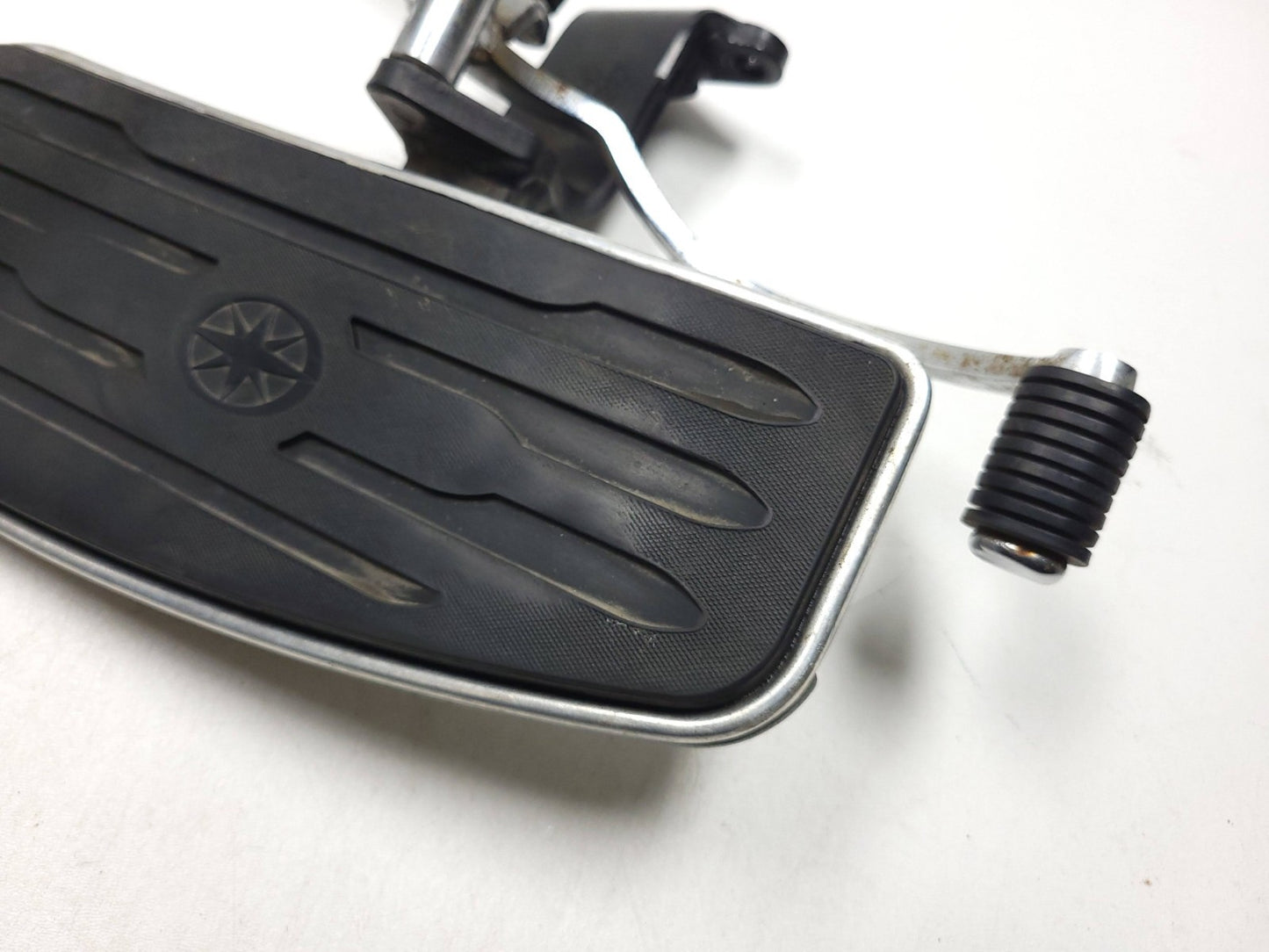 2007 Yamaha Xvs1300 V-star Left Front Footrest Peg OEM