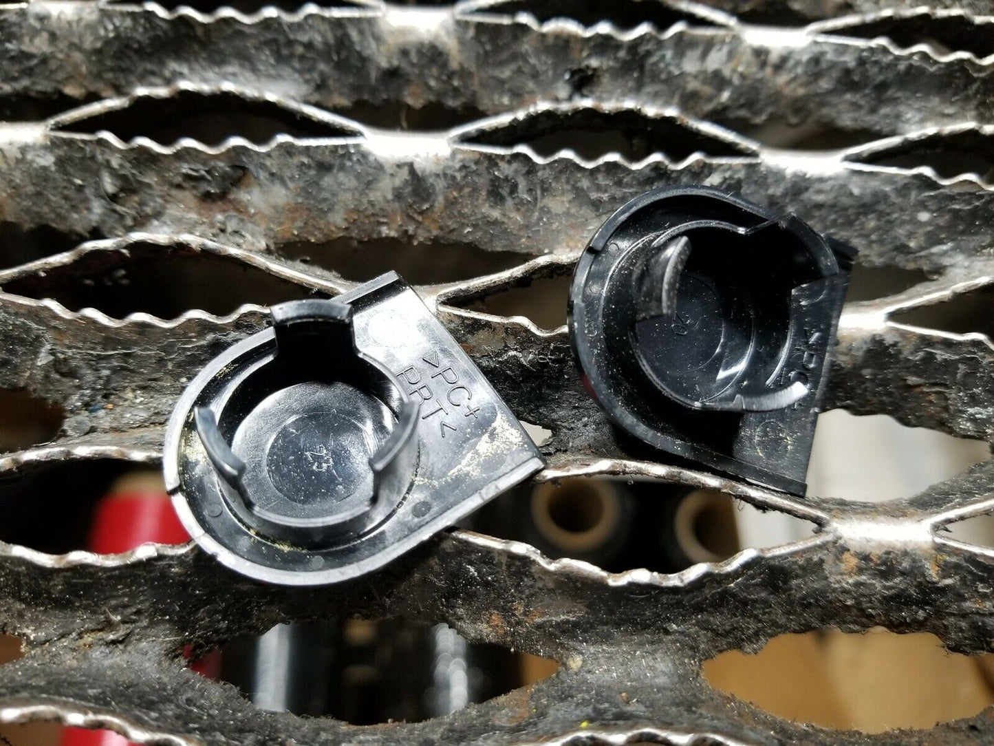 17 18 19 20 Cadillac Xt5 Wiper Arm Windshield Nut Cap  2pcs OEM