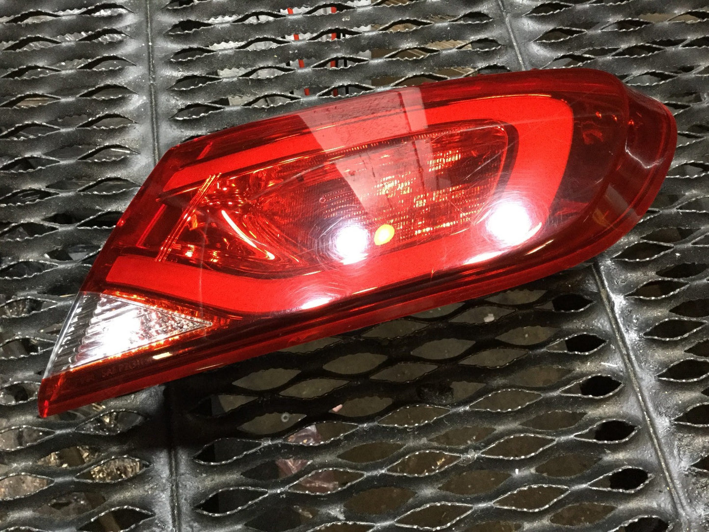 2015 Chrysler 200 Outer Tail Light Right Passenger Side OEM