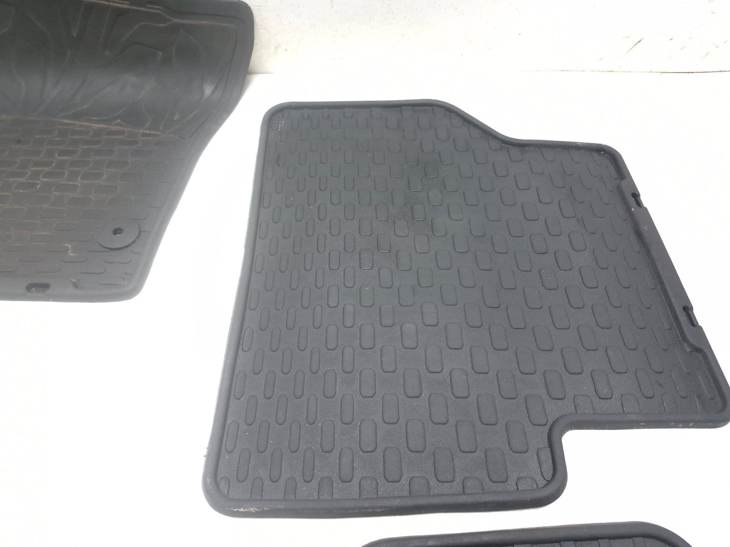 2011 Volkswagen Tiguan All Weather Rubber Floor Mat 4pcs OEM