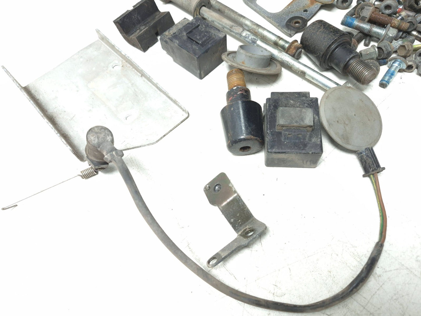1991 Yamaha Fzr600r Misc Bolt & Hardware Bracket OEM