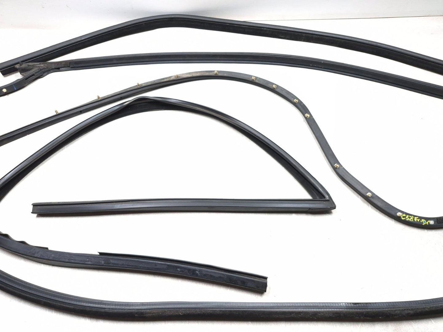2018 Chrysler 300 Front Left Driver Door Weatherstrip Seal 3pcs OEM