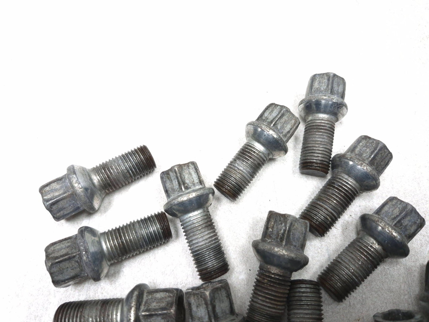 2015 Volkswagen Golf Wheel Lug Bolt 20pcs OEM