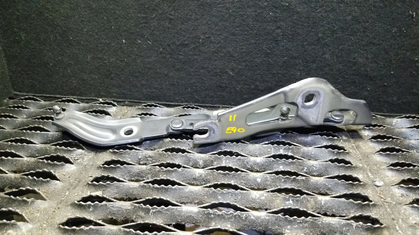 09 10 11 BMW 328xi E90 Sedan Trunk Hinge Mount Support Left & Right Pair OEM