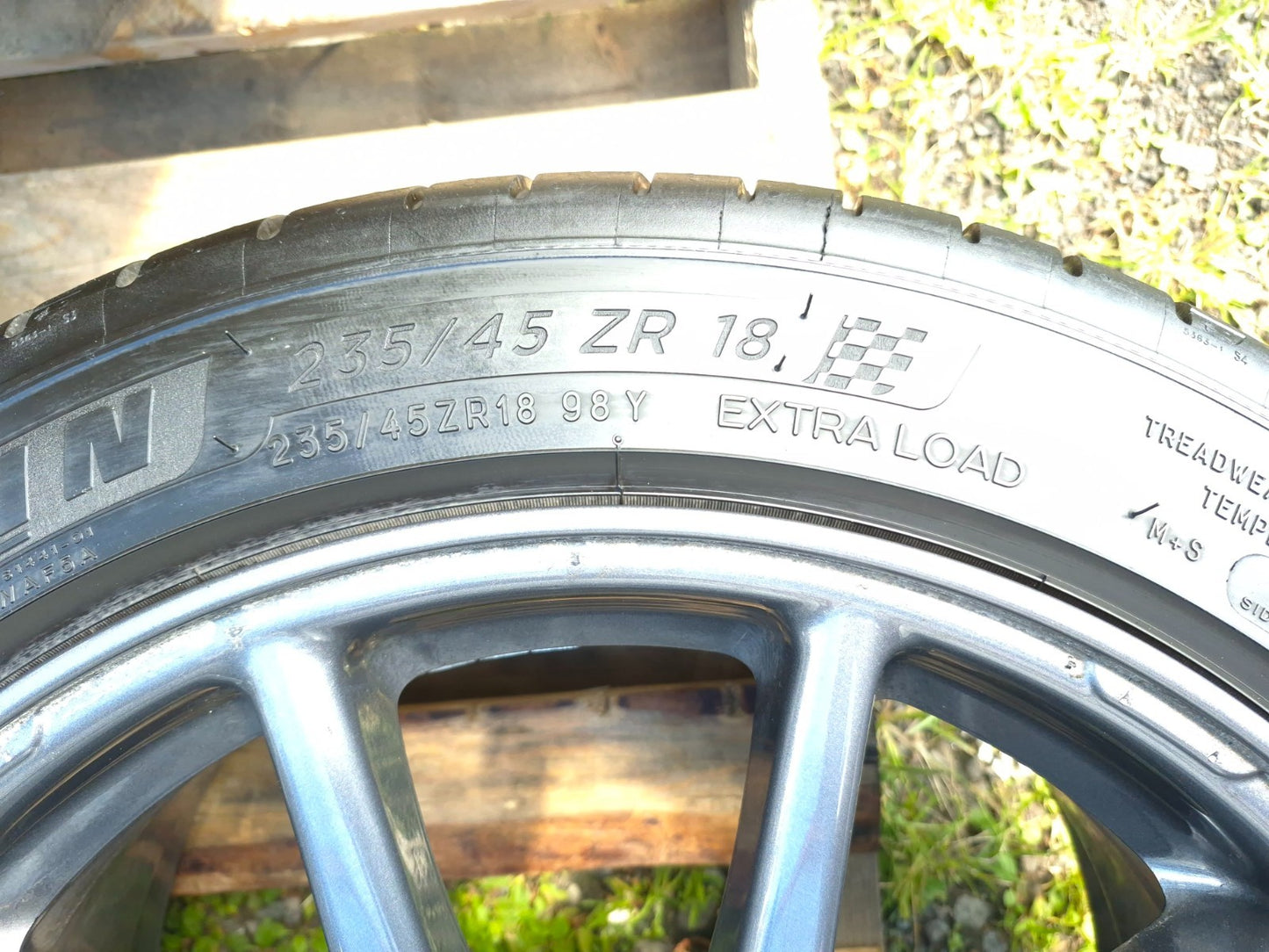 2019 Tesla Model 3 Wheel Rim W/tire Michelin 235/45/r18 18x8.5j 5.8/32 4 Pcs OEM