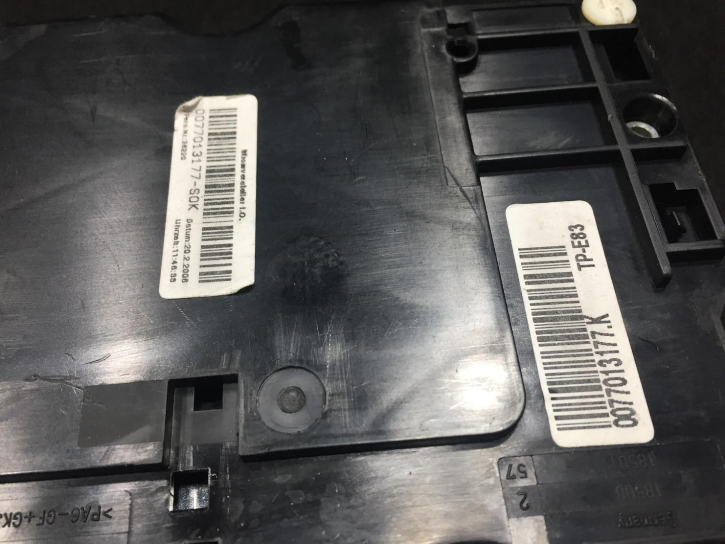06 07 08 09 BMW X3 E83 Front Right Power Electrical Fuse Box Panel OEM D34