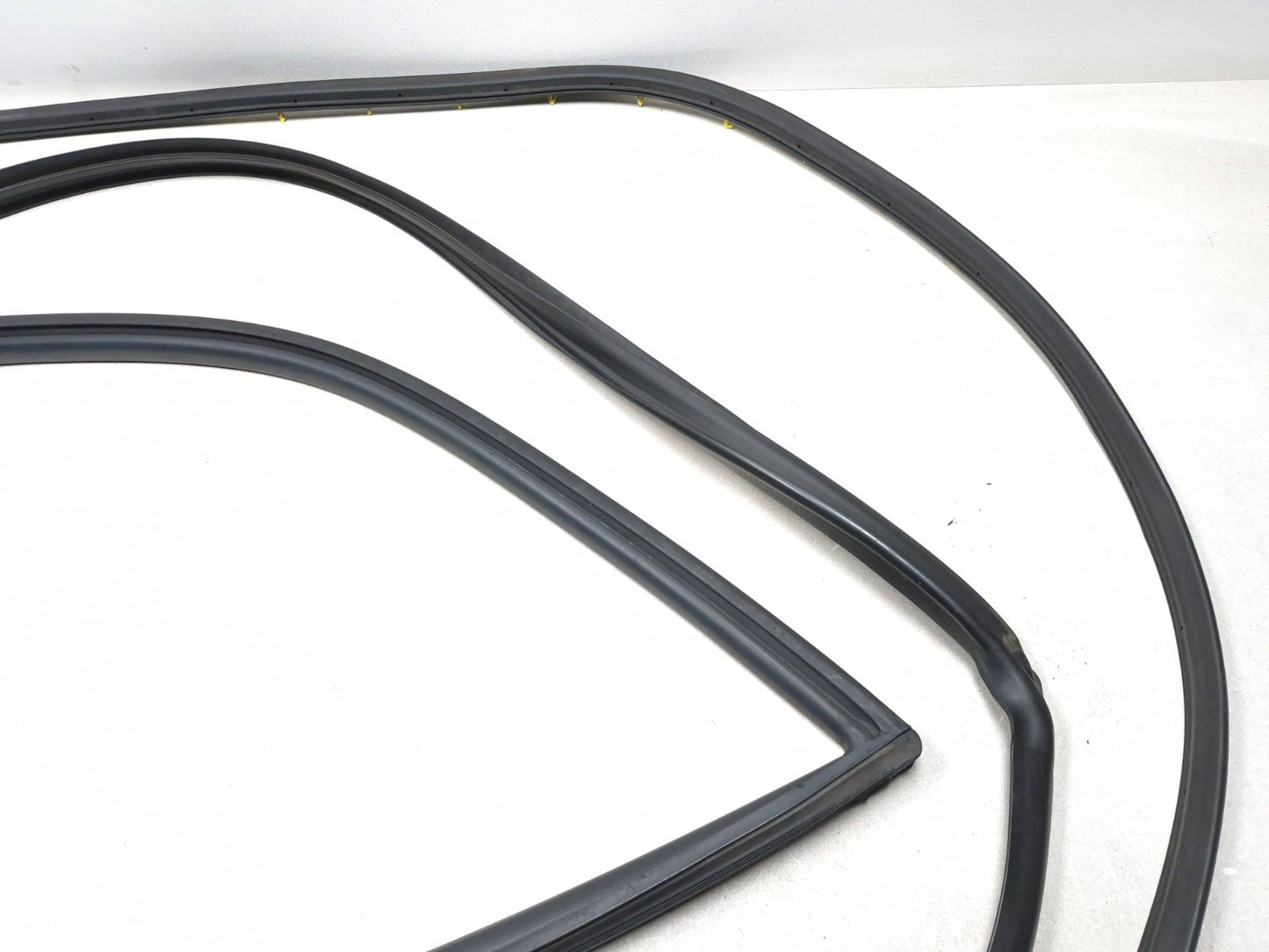 2007 Saab 9-5 Aero Front Driver Door Weatherstrip Seal Kit OEM