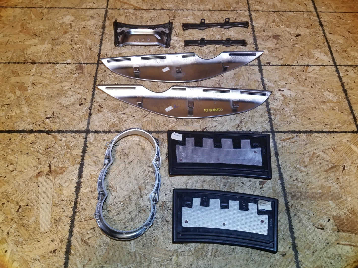 2010 Mercedes R350 Center Console Trim OEM