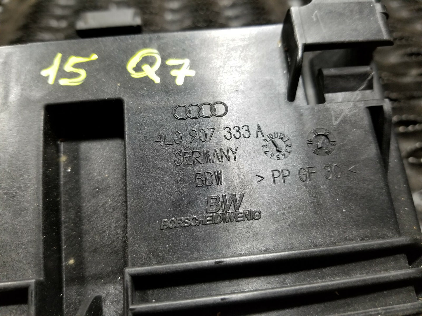 11 12 13 14 15  Audi Q7 Rear Pass Computer Control Module Mount Bracket OEM 87k