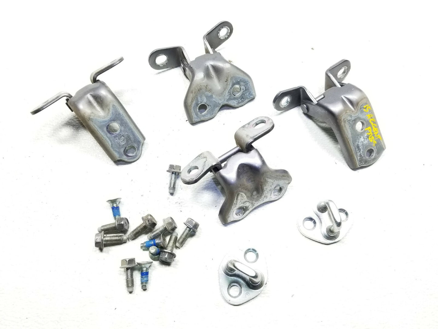 15 16 17 Hyundai Accent Door Hinge Right Passenger Side OEM