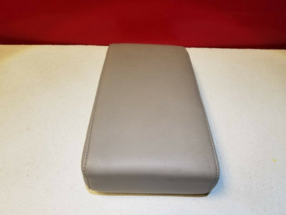 05 06 07 Dodge Magnum Rt Rear Seat Armrest Arm Rest OEM