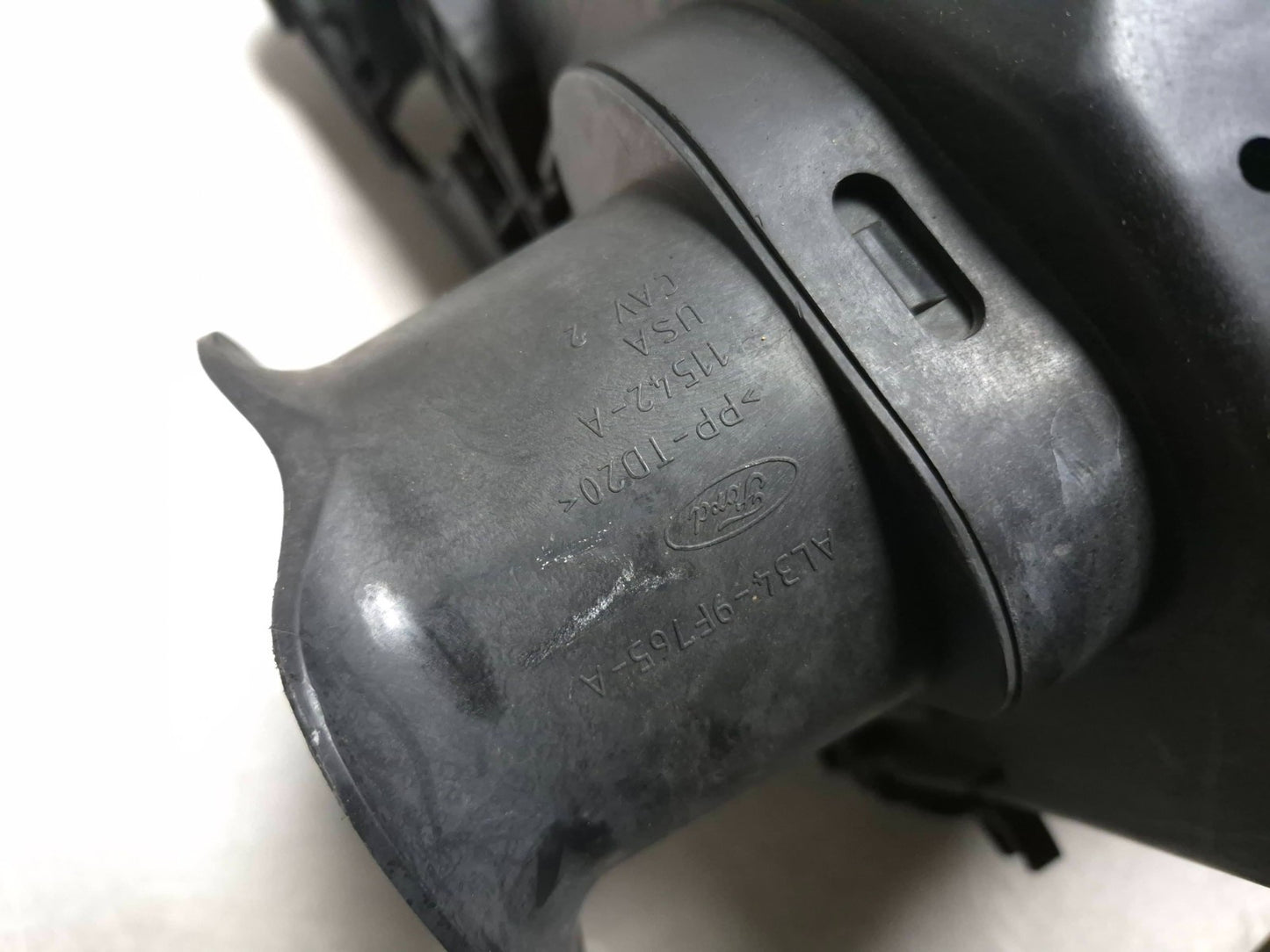 2008 Lincoln Navigator Air Intake Box W/coolant Reservoir  OEM