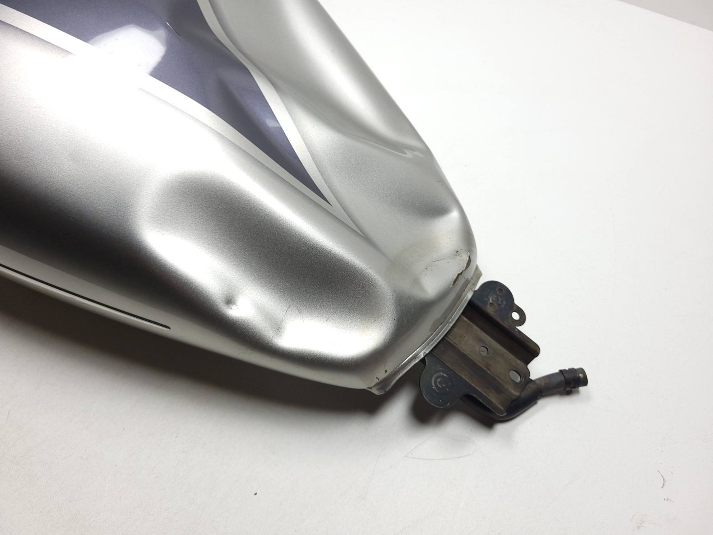2007 Yamaha Xvs 1300 V-star Fuel Tank Has Damage OEM