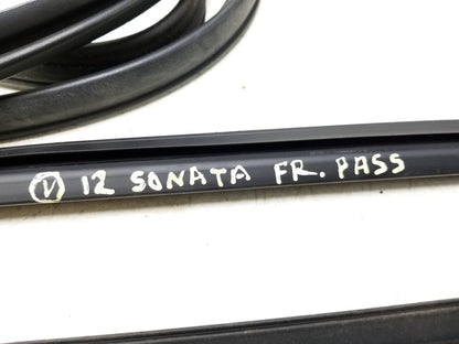 11-14 Hyundai Sonata Door Weatherstrip Seal & Belt Front Passenger Side Rh OEM