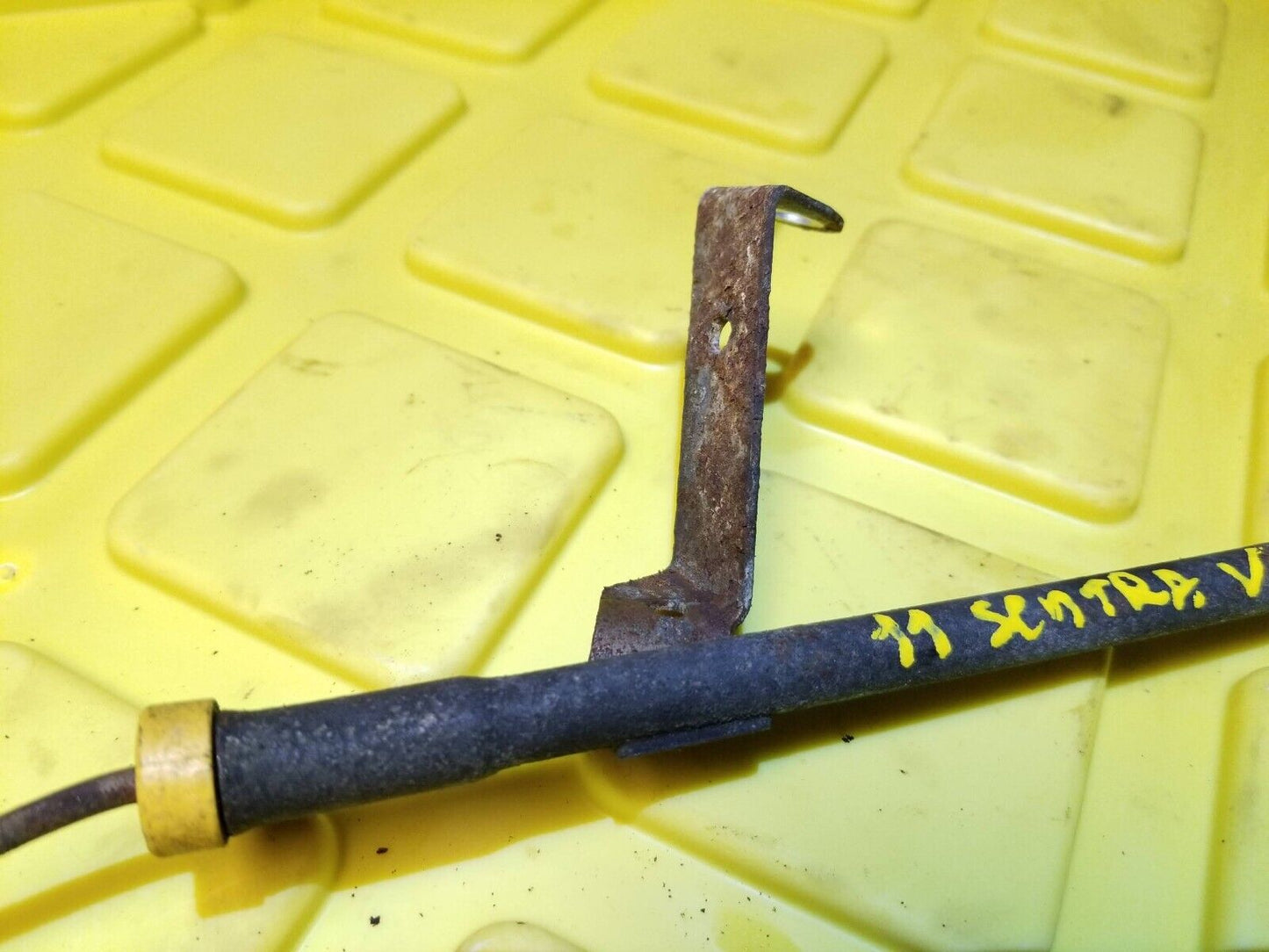 07 - 12 Nissan Sentra Engine Oil Dipstick W/ Tube 2.0l OEM