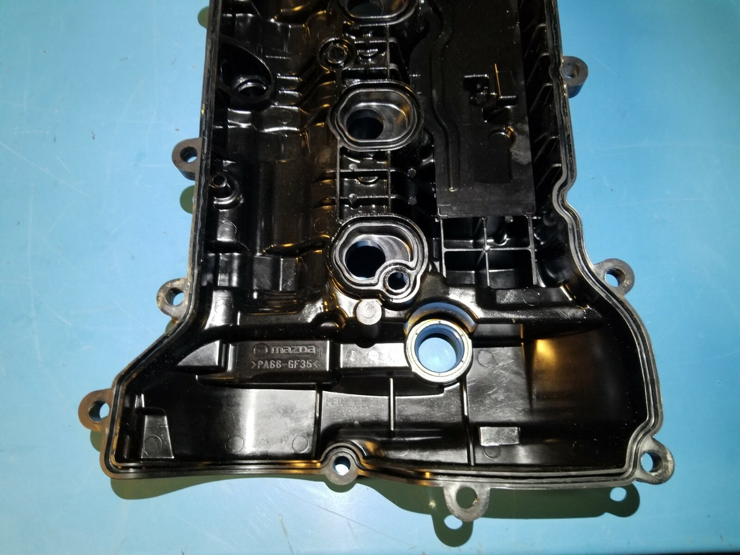 2014 Mazda 3 2.0l Engine Valve Cover OEM