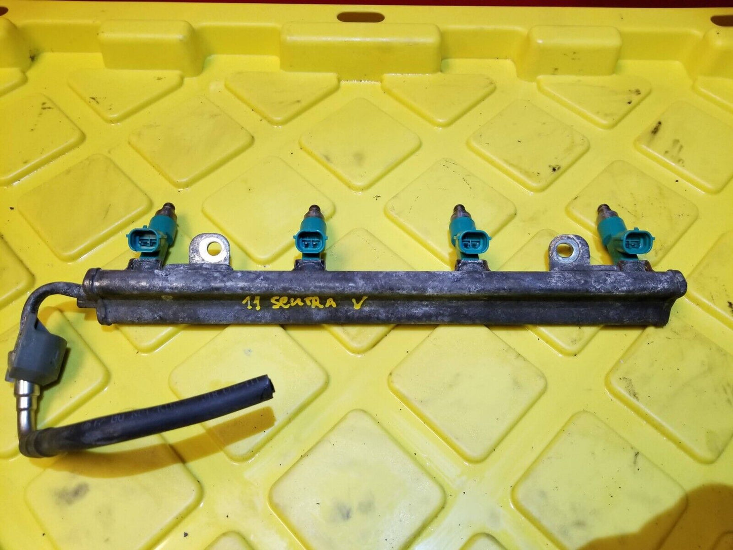 07 - 12 Nissan Sentra Fuel Rail W/ Injectors 2.0l OEM