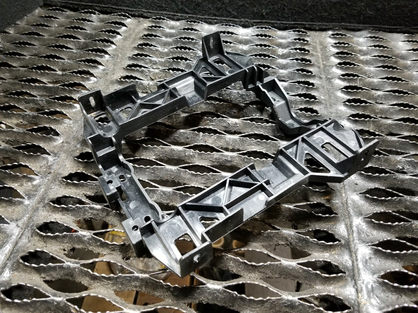 11 12 13 14 15  Audi Q7 3.0l Shifter Assembly Mount Bracket OEM 87k Miles
