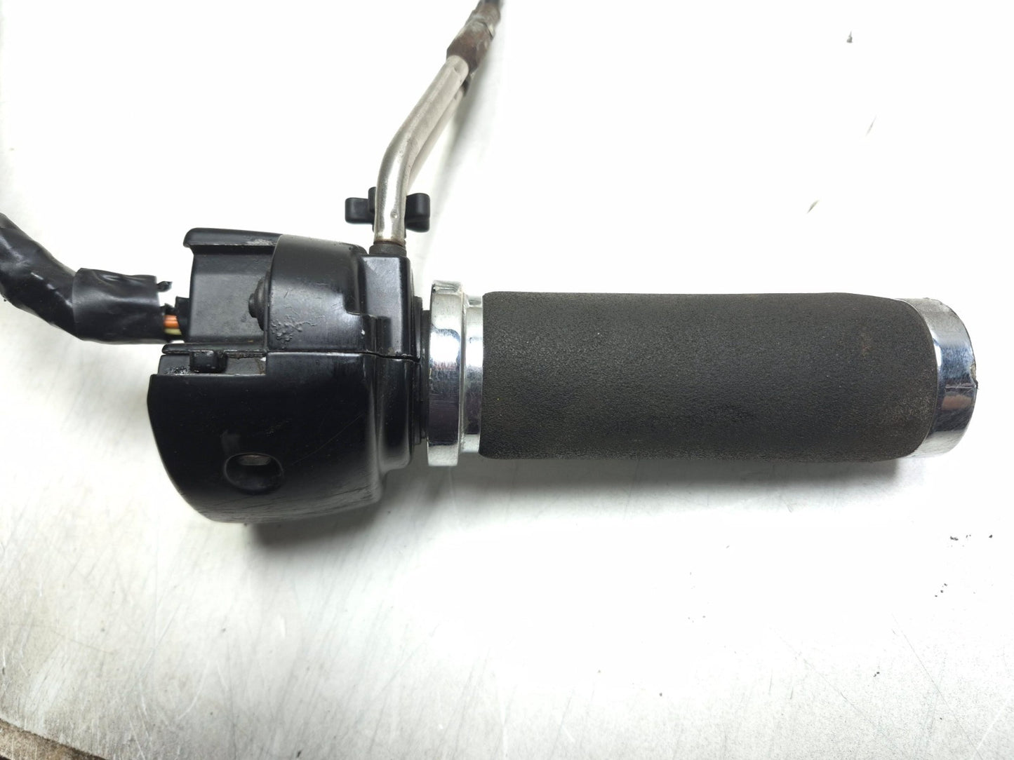 2004 Harley-davidson Sportster Xl883 Right Handlebar Switch & Throttle Grip OEM