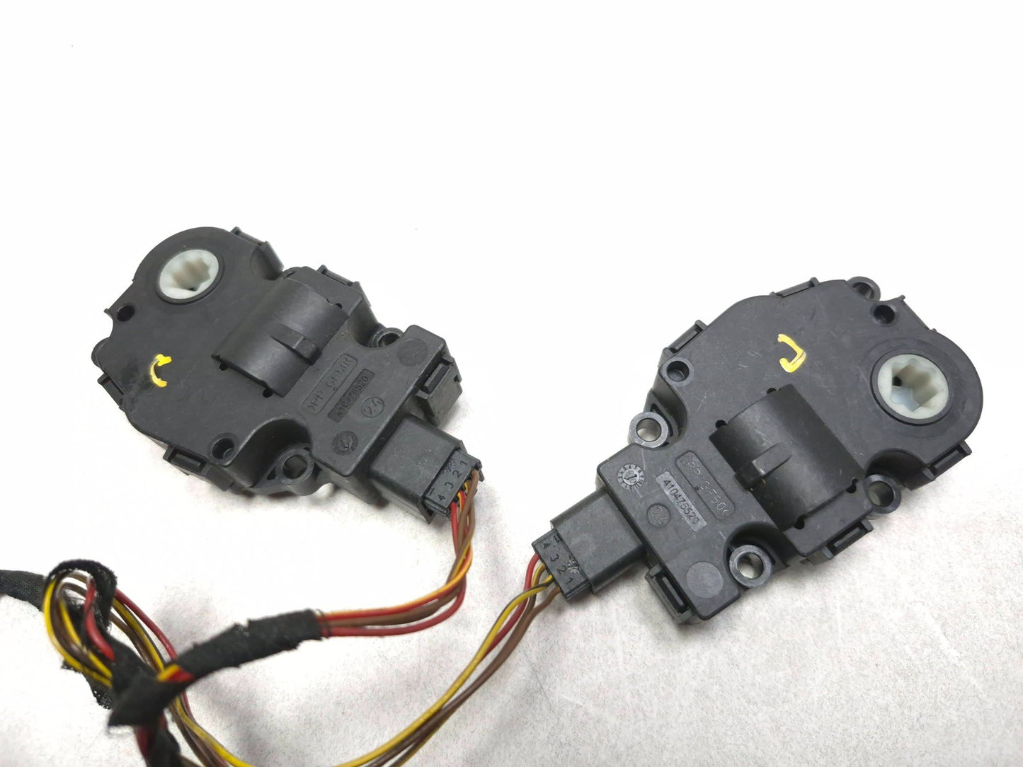 2008 BMW 128i HVAC Heater Flap Vent Motor Actuator W/ Wire Harness OEM