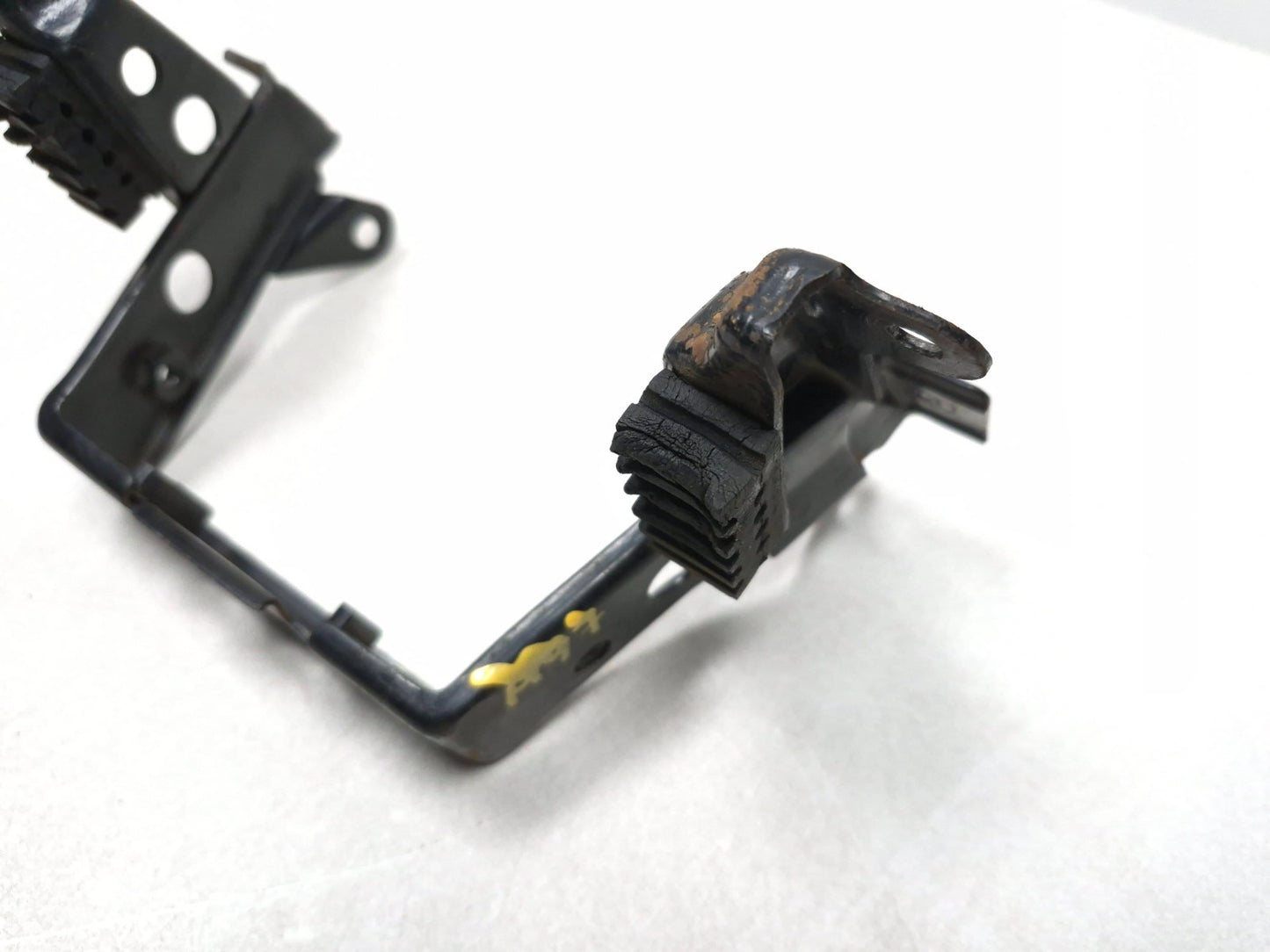 1993 Suzuki Gsx 600 Fp Katana Rear Fuel Tank Bracket OEM