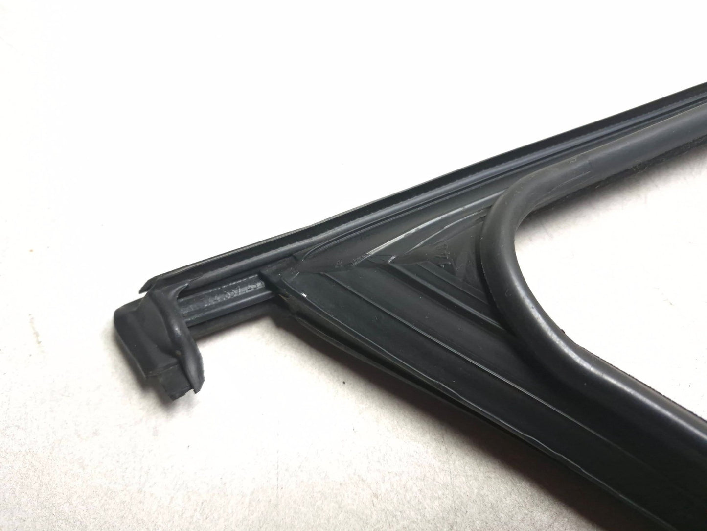 2014 Volkswagen Golf GTI Front Driver Side Door Window Sealing OEM