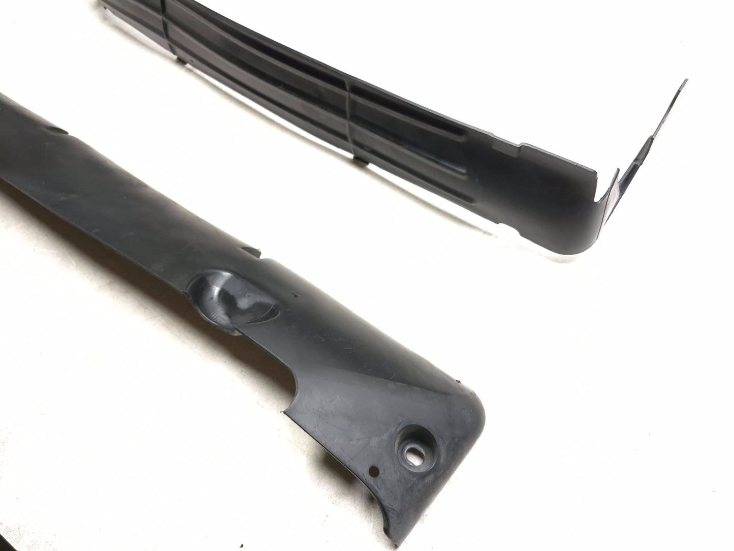 2013 Fiat 500 Turbo Front Radiator Protection Seal Cover Trim 2pcs OEM
