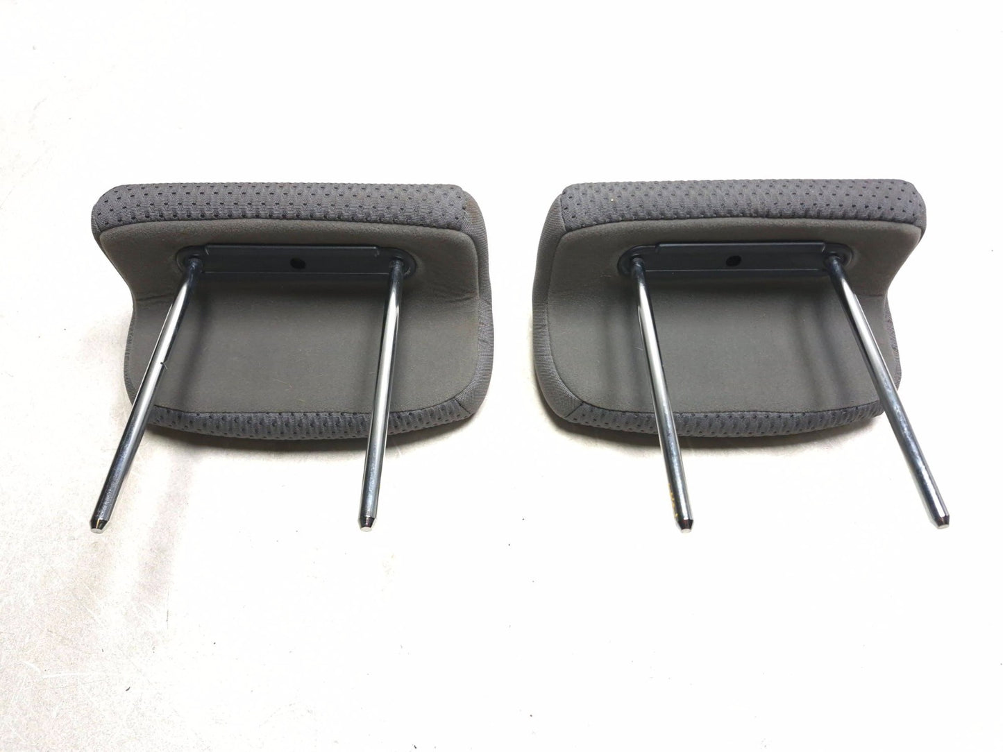 2008 Hyundai Tucson Rear Left & Right Side Seat Headrest Pair OEM