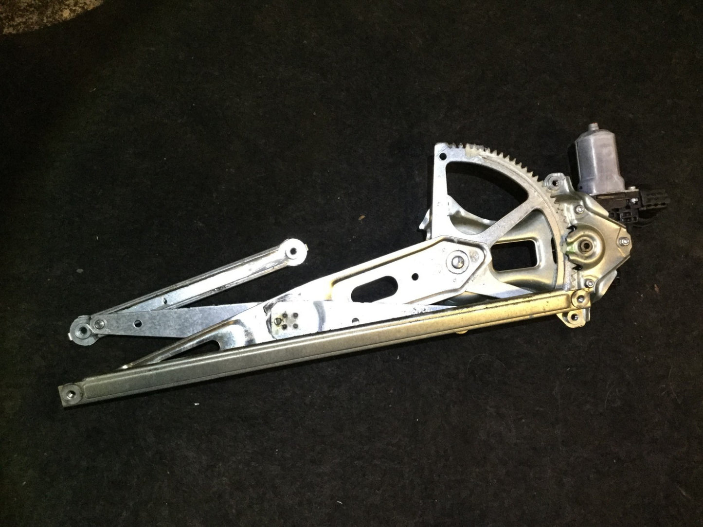 05 06 07 08 09 Toyota Prius Front Right Passenger  Window Regulator & Motor  OEM