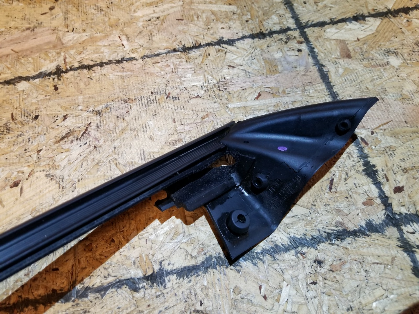 2004 Saab 9-3 Aero Convertible Front Door Glass Seal Driver Side OEM