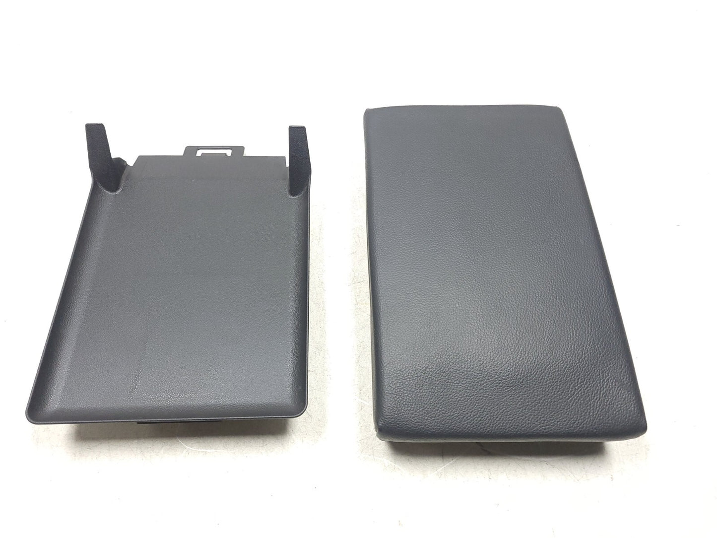 2007 Mercedes Ml Ml350 Ml500 Rear Seat Armrest w/ cup holder OEM