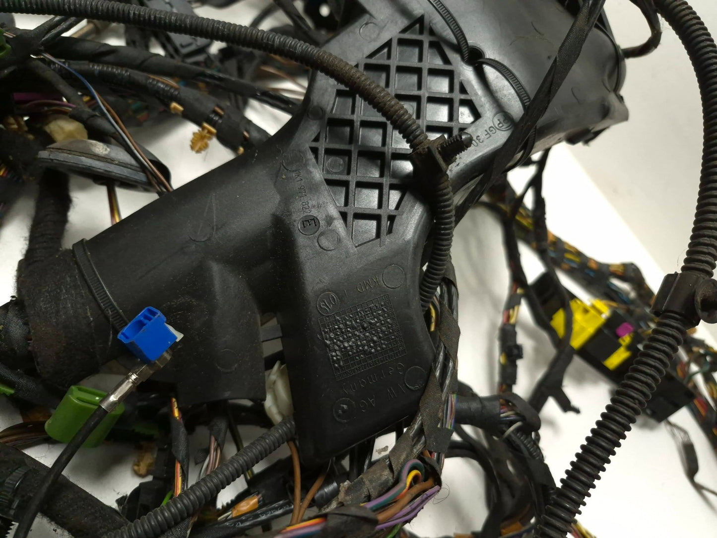 2011 Volkswagen Tiguan Interior Main Body Wire Harness W/ Fuse Box OEM