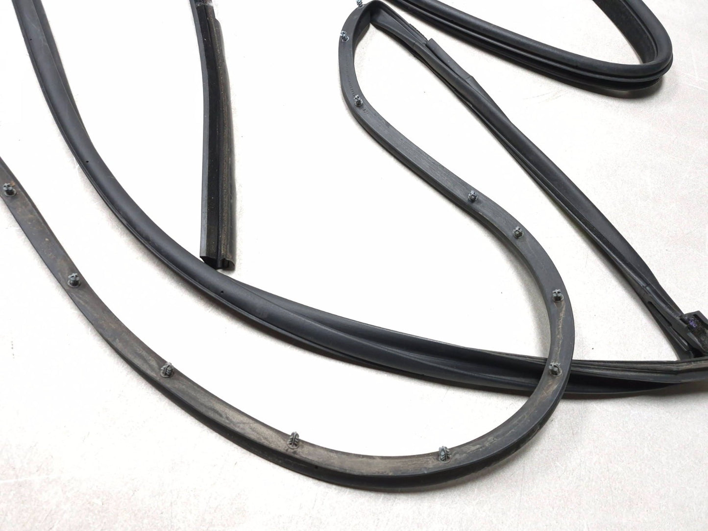 2018 Chrysler 300 Front Right Passenger Door Weatherstrip Seal 3pcs OEM
