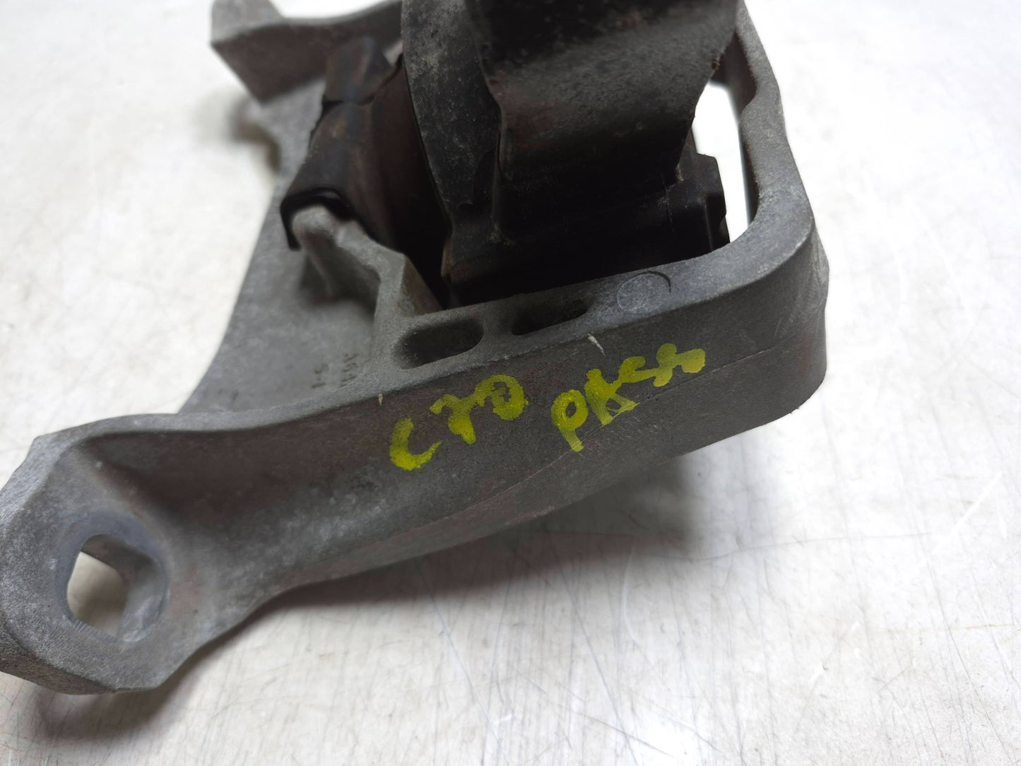 2017 Ford Focus St Engine Mount Bracket Passenger Side Right  OEM