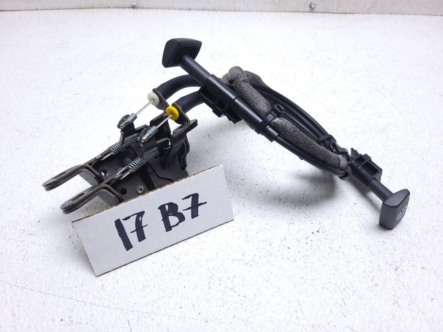 2017 Volkswagen Passat Rear Folding Seat Latch Assembly Left & Right OEM
