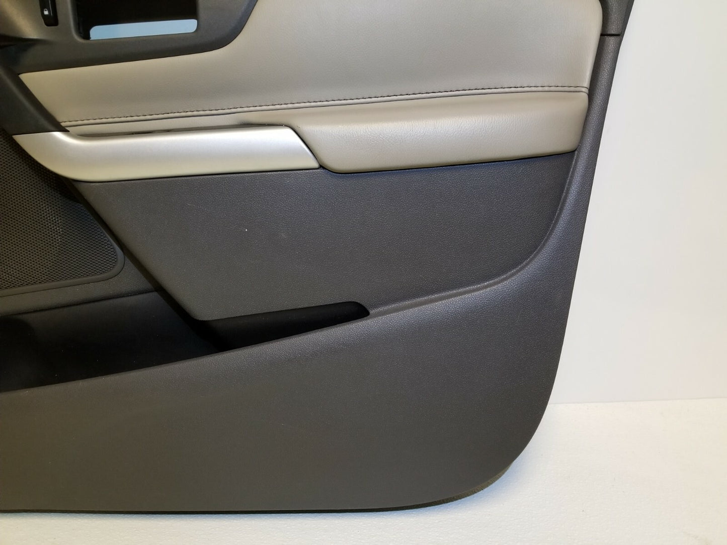 2013 Ford Edge Door Panel Trim Front Passenger Side Right OEM