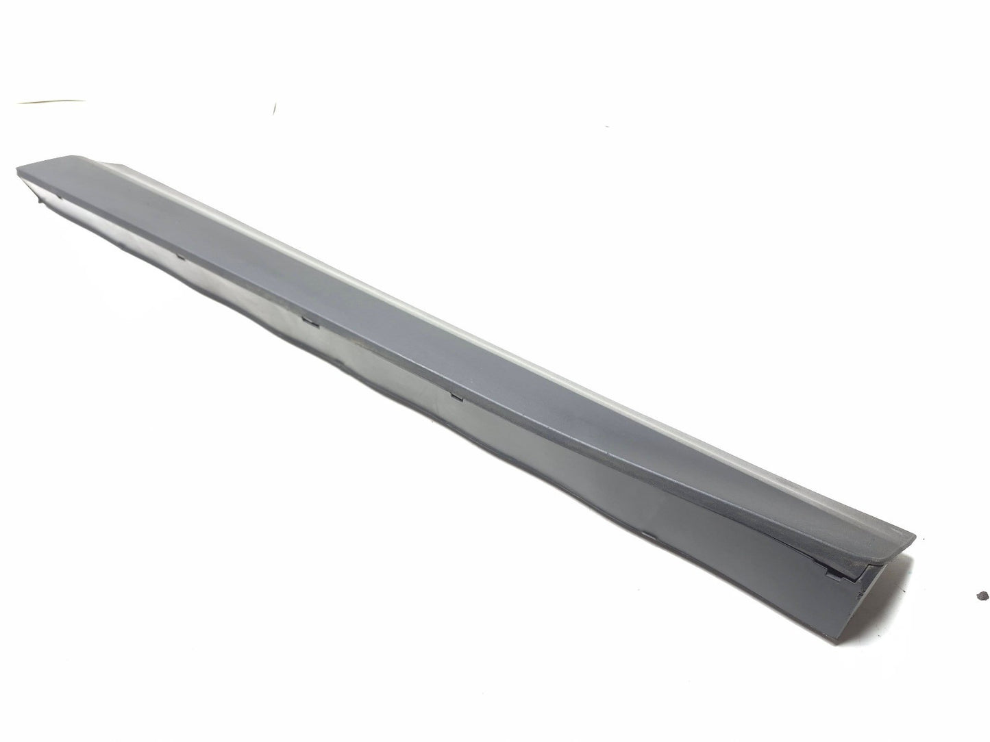 2017 Cadillac Xt5 Front Right Lower Door Trim Molding OEM