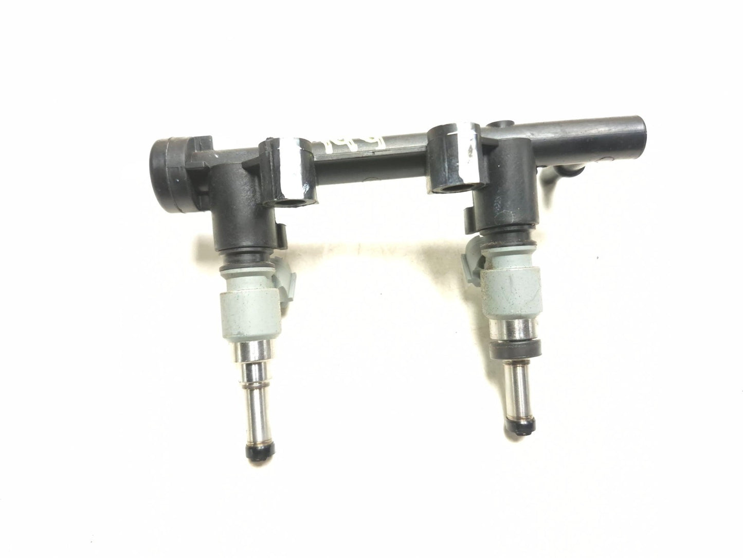 2025 Yamaha Yzf R3 Fuel Rail W/ Injector Assy OEM