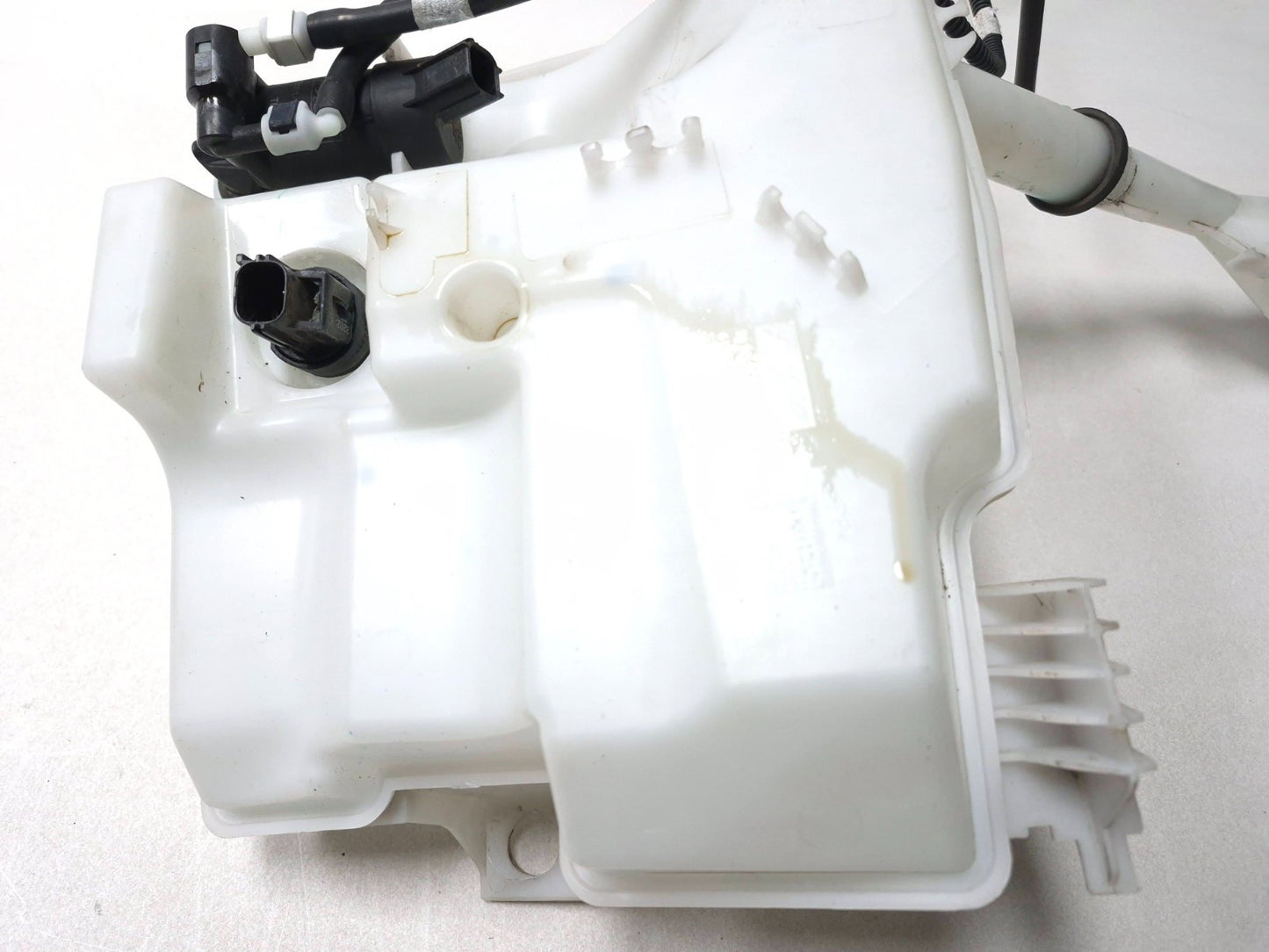 2014 Ford Focus St Windshield Washer Fluid Reservoir Assy OEM