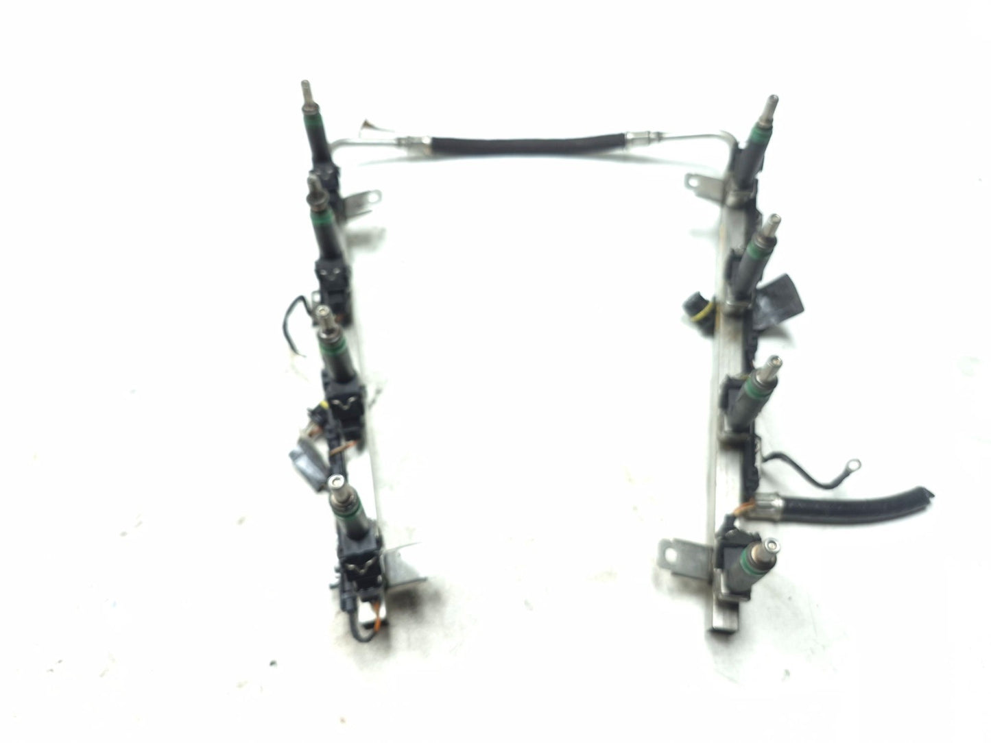 2010 BMW X5 4.8l Fuel Rail W/ Fuel Injector Set OEM