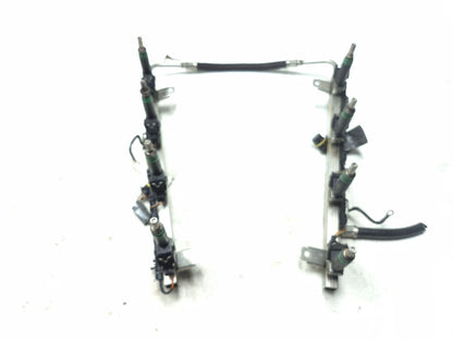 2010 BMW X5 4.8l Fuel Rail W/ Fuel Injector Set OEM