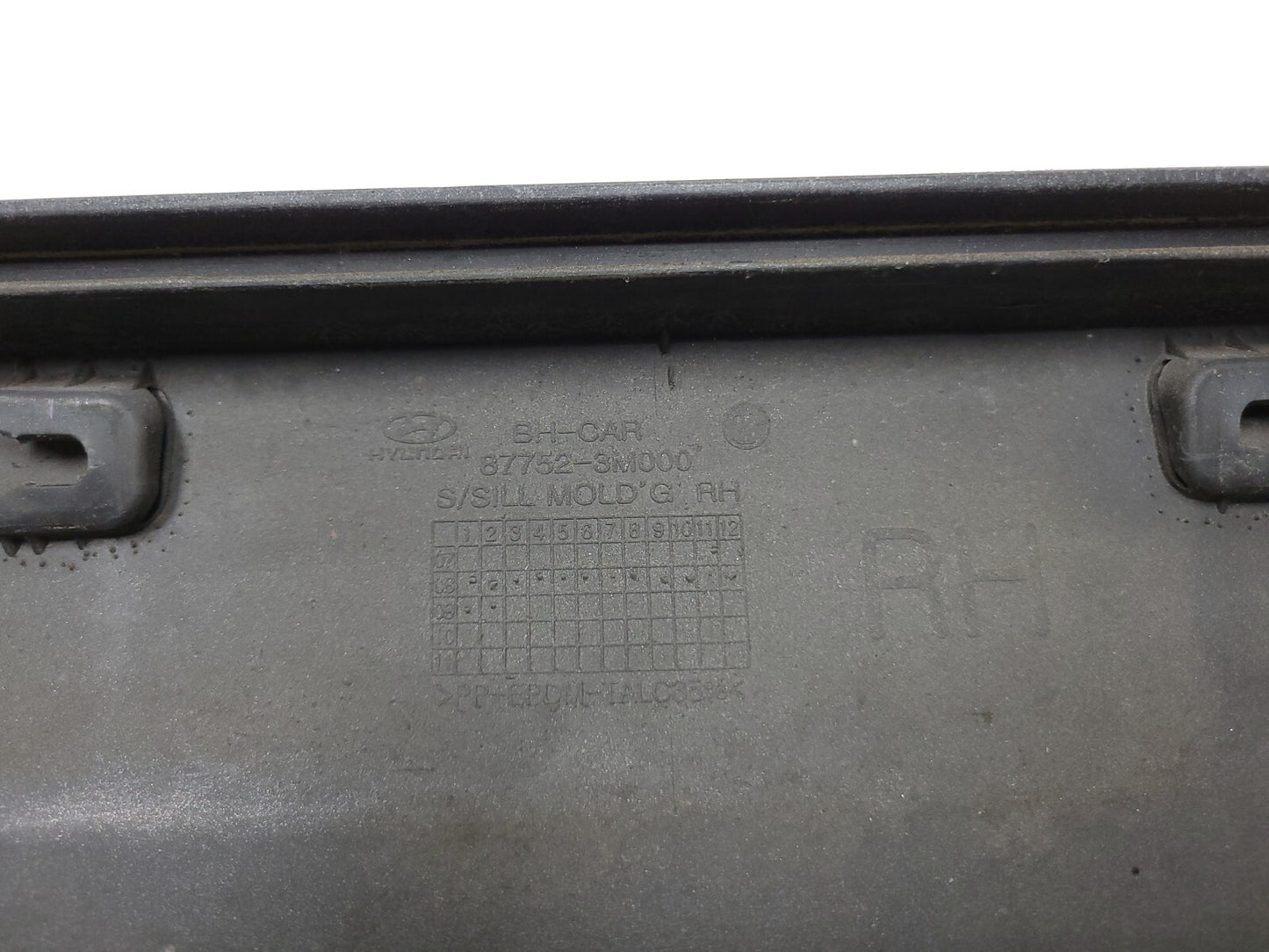 09-12 Hyundai Genesis Rocker Panel Skirt Molding Left & Right Pair OEM Sedan