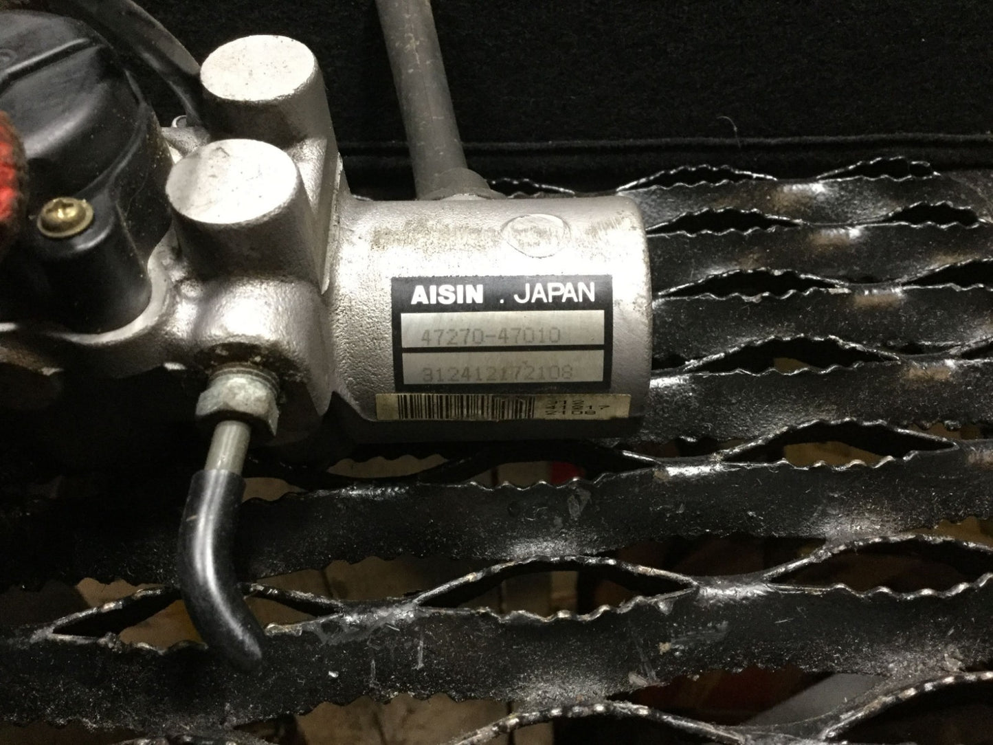 04 05 06 07 08 09 Toyota Prius Brake Master Cylinder Simulator Solenoid OEM