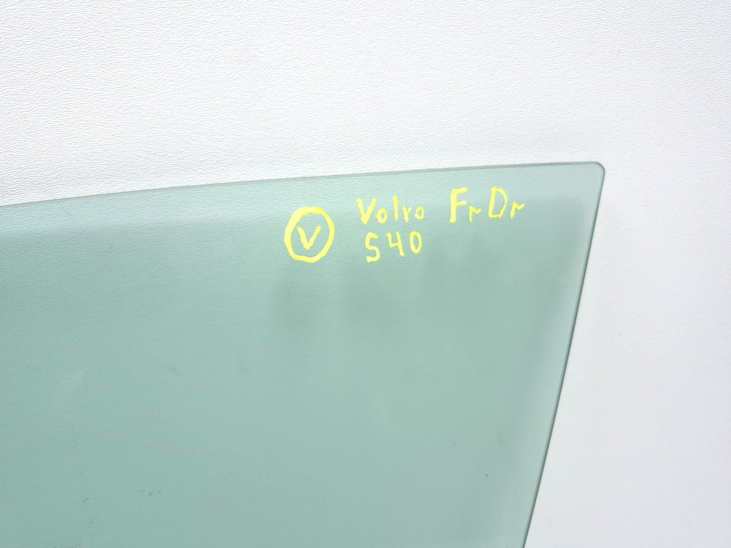 2007 Volvo S40 Door Window Glass Front Driver Side Left OEM